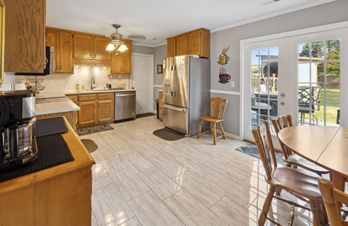 Rome House | Rocky 4: Family-Friendly Retreat with Pool and Hot Tub