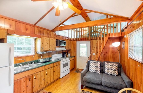 Leesville House | Family-Friendly Rocky Creek Cabin B: 10/10 Guest Rated
