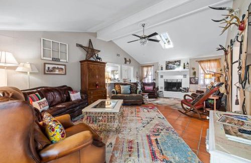Fredericksburg House | Inviting Rocky Creek Retreat with 3 Bedrooms & Firepit