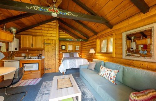 Blaeberry Ski Chalet | Cozy Rocky Mountain Cabins & Home - Pet Friendly Retreat