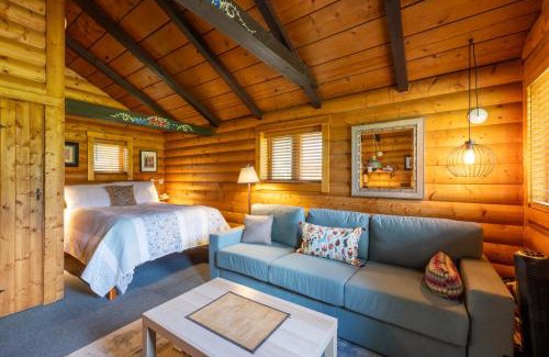 Blaeberry Ski Chalet | Cozy Rocky Mountain Cabins & Home - Pet Friendly Retreat