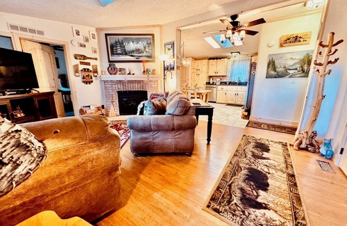 Estes Park House | Explore Rocky Mountain Paradise: Guest Rated 9.8 & Pet Friendly