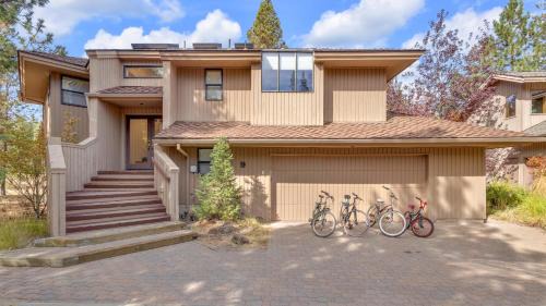 Deer Park House | Family-Friendly Rocky Mountain Getaway with Hot Tub