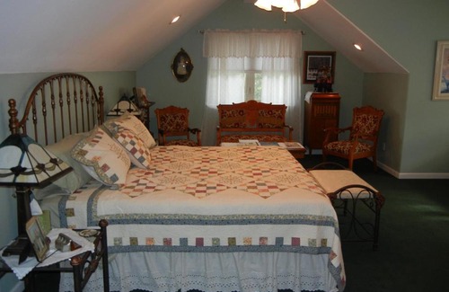 Thompson Falls Bed & Breakfast | 5-Star Rocky Point Ranch with Private Beach & Ocean Views