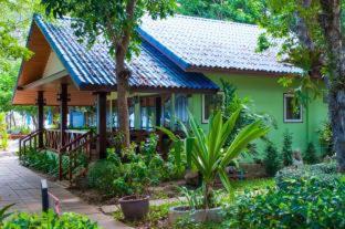 Thap Sakae Resort | Discover Rocky Point Resort: Oceanfront Bliss Awaits