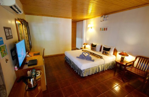 Thap Sakae Resort | Inviting Rocky Point Resort with Ocean Views & Pool Access