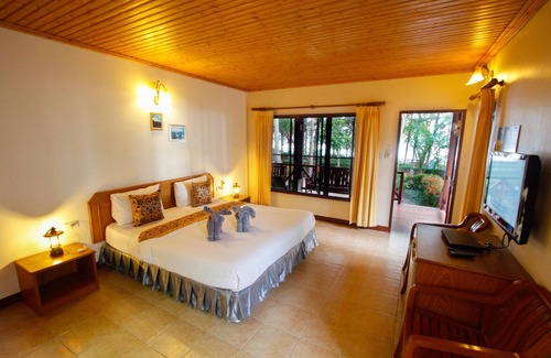 Thap Sakae Resort | Inviting Rocky Point Resort with Ocean Views & Pool Access