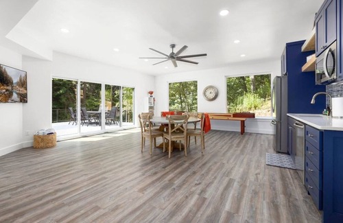 Rogers House | Experience Rocky Summit: Lake Access & Relaxing Hot Tub