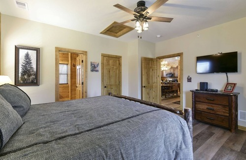 Branson Cedars Cabin | Pet Friendly Rocky Top Lodge with Pool & Spa Retreat