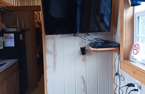Spring City House | Pet-Friendly Rocky Top Tiny House with Lake View