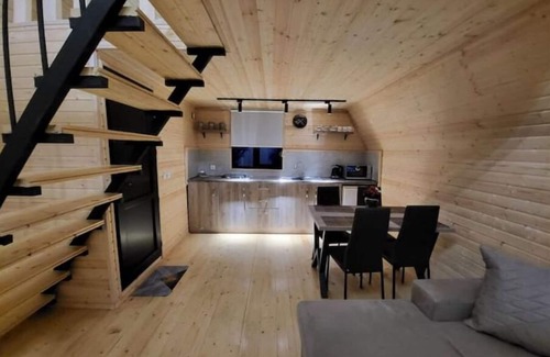 Gergeti Cabin | Scenic Rocky Views: Family-Friendly Retreat Awaits You