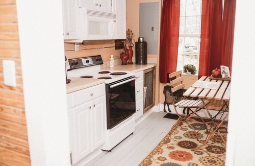 Abingdon Cabin | Highly Rated Rockybrook Miller's Cabin with Family Kitchen