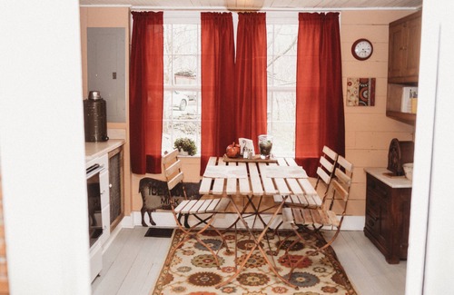 Abingdon Cabin | Highly Rated Rockybrook Miller's Cabin with Family Kitchen