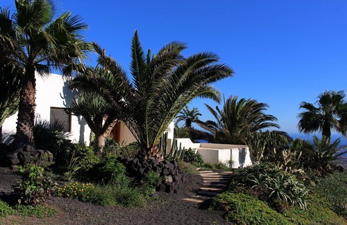 La Asomada House | Roco I - Relaxing Finca with Pool and Kids’ Playground