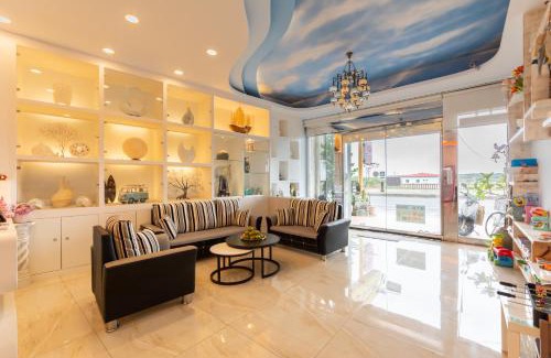 Shanjiao House | Rococo Homestay: Family-Friendly Getaway with Kitchen Access