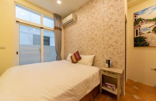 Shanjiao House | Rococo Homestay: Family-Friendly Getaway with Kitchen Access