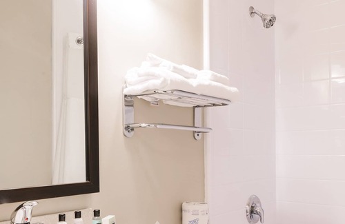 Charlottetown Hotel | Discover Rodd Royalty: Family-Friendly with Pool & Breakfast