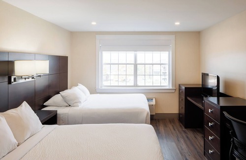 Charlottetown Hotel | Discover Rodd Royalty: Family-Friendly with Pool & Breakfast