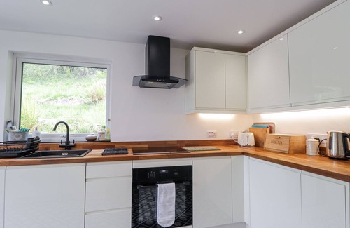 Nostie Cottage | Pet-Friendly Roddy's Cottage with Ocean Views in Glenelg