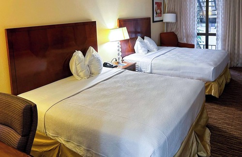 Abilene Hotel | Comfortable Stay at Rodeway Inn with Spa and Restaurant