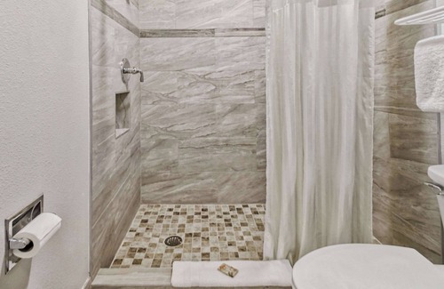 Haines City Hotel | Budget-Friendly Comfort at Rodeway Inn And Suites