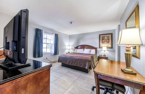 Haines City Hotel | Budget-Friendly Comfort at Rodeway Inn And Suites