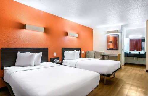 Violetville Hotel | Comfortable Stay at Rodeway Inn Baltimore - Inner Harbor South