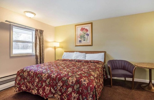 Bellows Falls Hotel | Budget-Friendly Rodeway Inn: Family-Centric Comfort Awaits