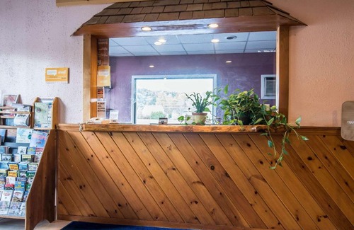 Bellows Falls Hotel | Budget-Friendly Rodeway Inn: Family-Centric Comfort Awaits