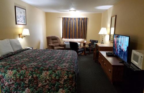 Blair Hotel | Budget-Friendly Rodeway Inn Blair with Family Amenities