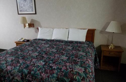 Blair Hotel | Budget-Friendly Rodeway Inn Blair with Family Amenities
