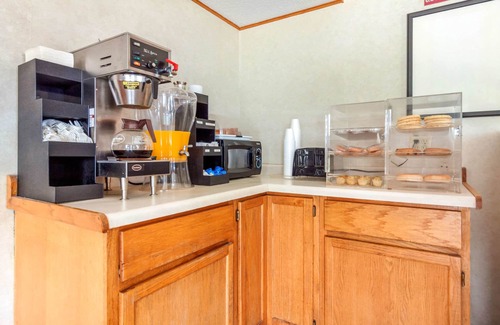 Blair Hotel | Budget-Friendly Comfort at Rodeway Inn with Breakfast Included