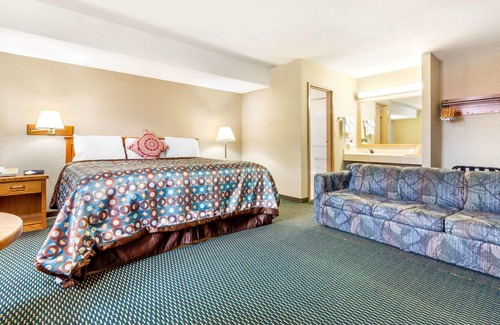 Blair Hotel | Budget-Friendly Comfort at Rodeway Inn with Breakfast Included