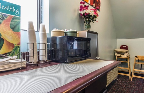 Brookville Hotel | Budget-Friendly Stay at Rodeway Inn with Family Amenities