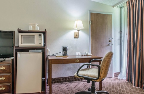 Brookville Hotel | Budget-Friendly Stay at Rodeway Inn with Family Amenities