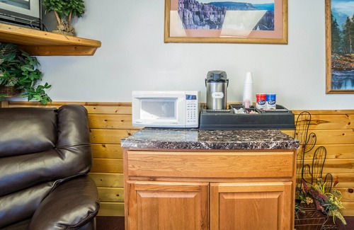 Panguitch Hotel | Outstanding Rodeway Inn near Bryce Canyon with Family Amenities