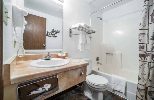 Panguitch Hotel | Outstanding Rodeway Inn near Bryce Canyon with Family Amenities