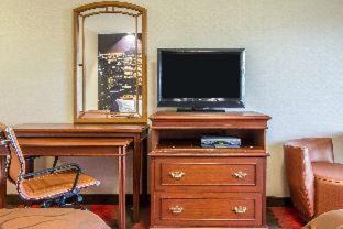 Little Ferry Hotel | Convenient Stay at Rodeway Inn Capri with Family-Friendly Amenities