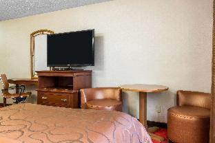 Little Ferry Hotel | Convenient Stay at Rodeway Inn Capri with Family-Friendly Amenities