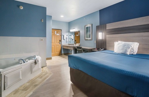Original Town Hotel | Comfortable Stay at Rodeway Inn Carrollton I-35E with Breakfast