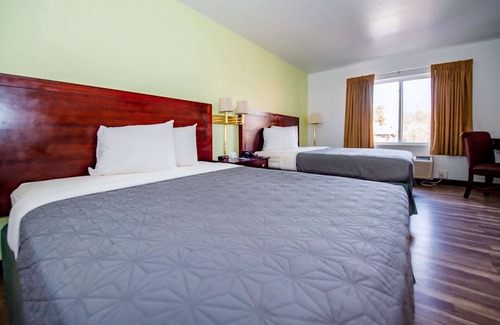 Rustic Hills Hotel | Discover Rodeway Inn in Central Colorado Springs - Family Friendly!