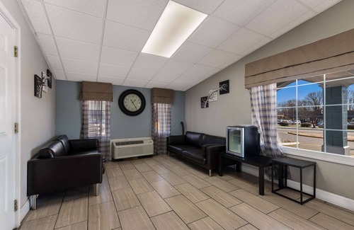 Toddville Road Hotel | Convenient Rodeway Inn near Charlotte Airport with Breakfast