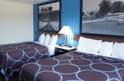 Elkhart Hotel | Budget-Friendly Super 8 by Wyndham Elkhart with Breakfast