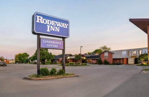 Stratford Hotel | Pet-Friendly Getaway at Quality Inn & Conference Centre