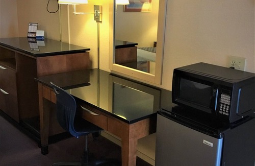 Findlay Hotel | Budget-Friendly Comfort at Rodeway Inn Findlay