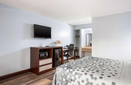Winslow Hotel | Pet Friendly Stay at Rodeway Inn Hammonton for Families