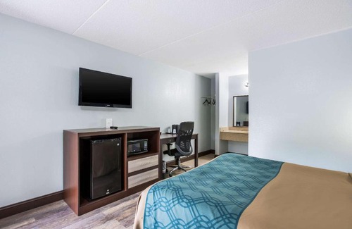 Winslow Hotel | Pet Friendly Stay at Rodeway Inn Hammonton for Families