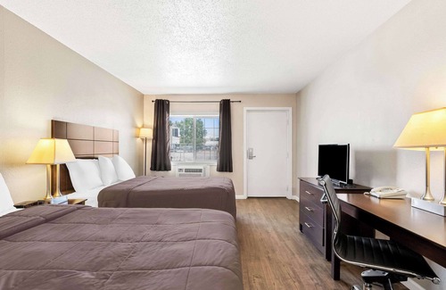 Hermiston Hotel | Budget-Friendly Stay at Rodeway Inn Hermiston - Umatilla