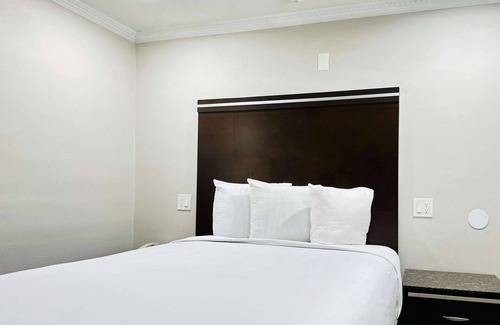 Lemon Grove Hotel | Eco-Friendly Rodeway Inn in Lemon Grove with Breakfast