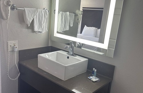 Lemon Grove Hotel | Eco-Friendly Rodeway Inn in Lemon Grove with Breakfast